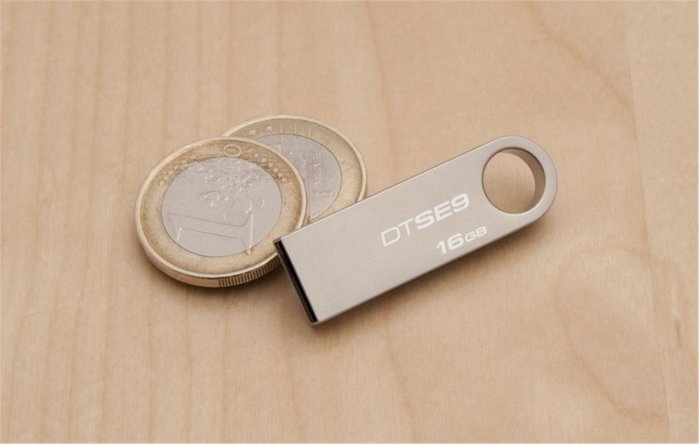 detail KINGSTON USB DATATRAVELER SE9 - 32GB - SILVER