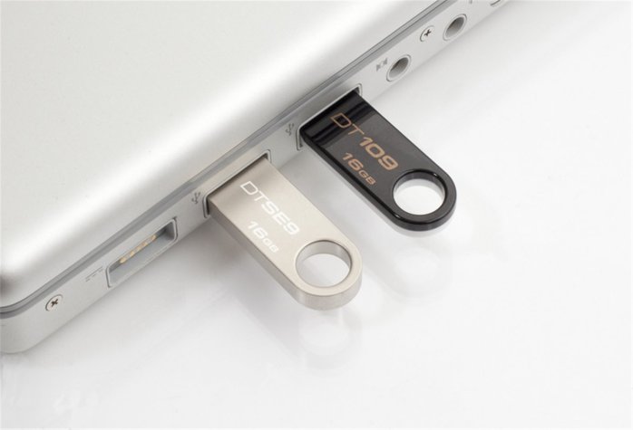 detail KINGSTON USB DATATRAVELER SE9 - 64GB - SILVER